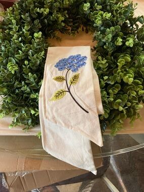 Boxwood wreath with Embroidered reversible Blue Hydrangea tie